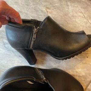 Elegant Black Women's Heeled Booties